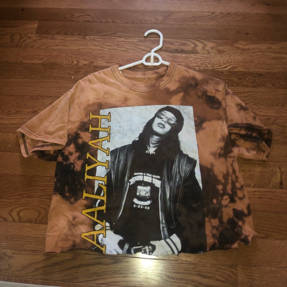 Cropped Aaliyah graphic tee